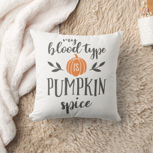 Mein Bluttyp ist Pumpkin Gewürz Kissen (Decke)