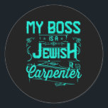 Mein Chef ist ein jüdischer Zimmermann Runder Aufkleber<br><div class="desc">Das ist ein großartiges Geschenk für Ihre Familie,  Freunde,  die Jesus Liebe. Sie werden sich freuen,  dieses Geschenk von Ihnen während der Ferienzeit oder an jedem anderen Tag zu erhalten.</div>