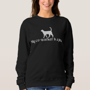 Mein Co-Mitarbeiter arbeitet bei der Zuhause-Katze Sweatshirt