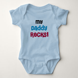 Mein Daddy Rocks Baby Strampler