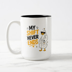 Mein Dienst endet nie Lustiges Nurse-Enten-Design Zweifarbige Tasse