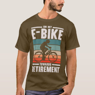 Mein E-Bike in Richtung eines Elektro-Fahrrads T-Shirt
