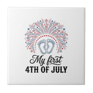 Mein erstes 4. Juli Baby Füße Patriotisches Shirt Fliese