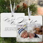 Mein erstes Weihnachtsfest-Foto Elegantes kalligra Keramikornament<br><div class="desc">Mein 1. Weihnachtsschmuck, das Sie mit Ihrem Lieblings-Foto personalisieren können und mit dem eigenen Wortlaut auf der Rückseite. Elegantes typografisches Design, geprägt von meinem 1. Weihnachtsfest in Wirbler Kalligraphie und klassischem Druck. Leicht an den Anzug anpassen, viele Anlässe, wie zum Beispiel Mein 1. Weihnachtsfest mit Babygeburtstaten oder Mein 1. Weihnachten...</div>