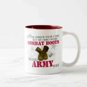 Mein Held trägt Kampf-Stiefel - Armee-Ehefrau Zweifarbige Tasse