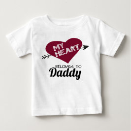Mein Herz gehört Daddy weiß mit rotem Herzen Baby T-shirt