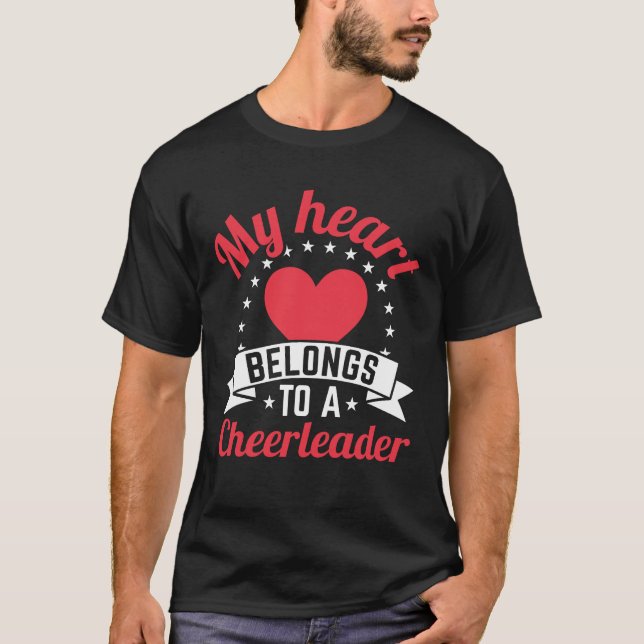 Mein Herz gehört einem Cheerleader Boyfriend T-Shirt (Vorderseite)