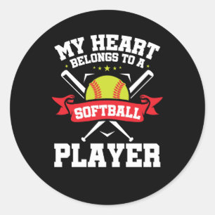 Mein Herz gehört einem Softball-Player-Freund Runder Aufkleber