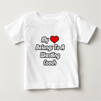 Mein Herz gehört einem Wrestling-Coach Baby T-shirt