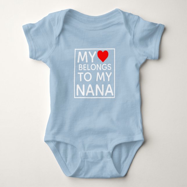 Mein Herz gehört meiner Nana Baby Strampler (Vorderseite)