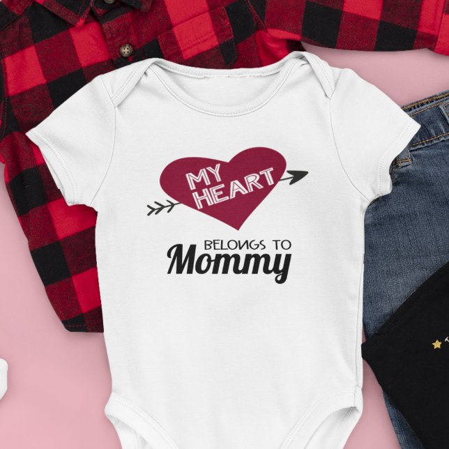 Mein Herz gehört Mommy weiß mit rotem Herzen Baby Strampler (Von Creator hochgeladen)