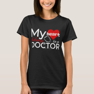 Mein Herz gehört zu Ärztefreundschaft T-Shirt