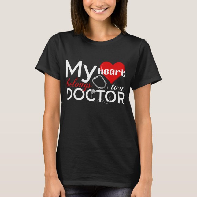 Mein Herz gehört zu Ärztefreundschaft  T-Shirt (Vorderseite)