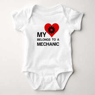 MEIN HERZ GEHÖRT ZU EINEM MECHANISCHEN BABY STRAMPLER