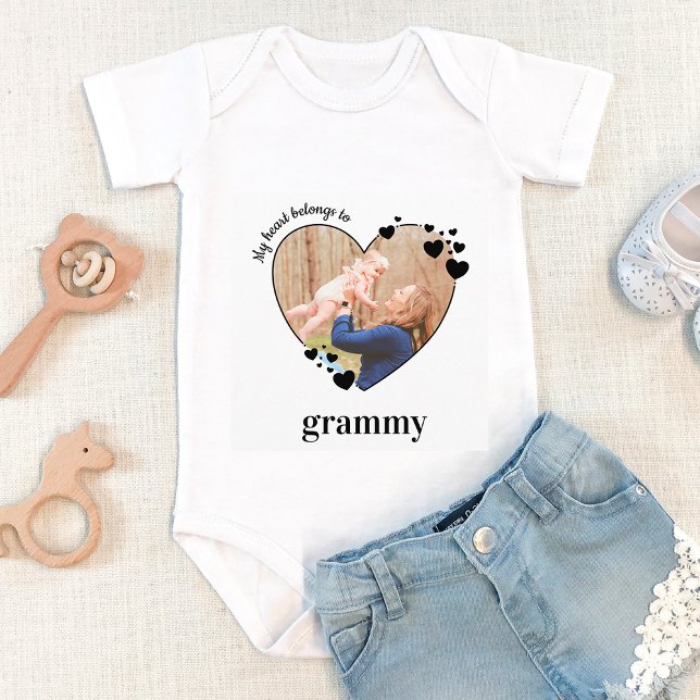 Mein Herz gehört zu Grammy Personalize Baby Foto Baby Strampler (Von Creator hochgeladen)