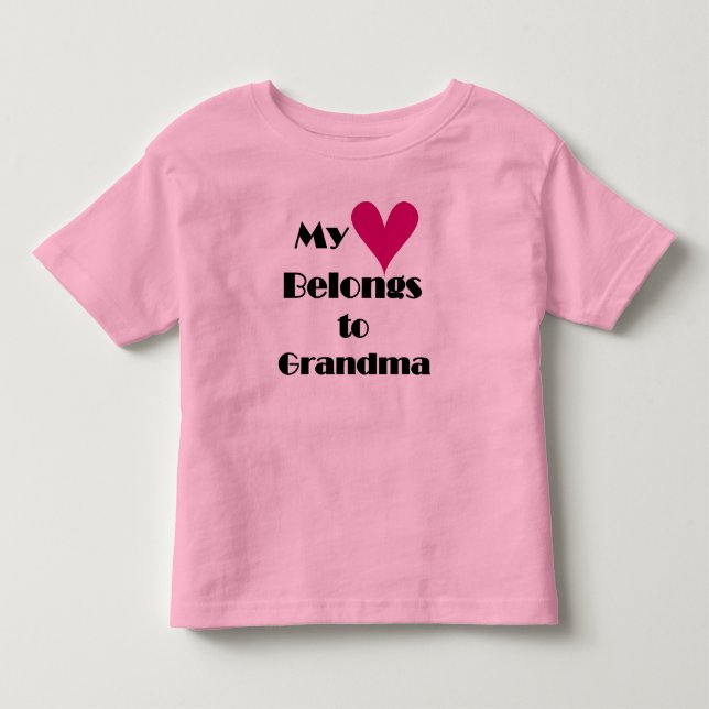 Mein Herz gehört zu Oma Kleinkind T-shirt (Vorderseite)