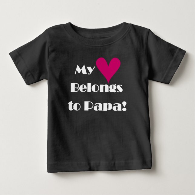 Mein Herz gehört zu Papa Baby T-shirt (Vorderseite)