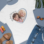 Mein Herz gehört zum Foto T-Shirt<br><div class="desc">Dieses niedliche, herzförmige Foto-Design macht das Geschenk! **BITTE LESEN SIE VOR DER BESTELLUNG** 1. Wenn Sie Änderungen vornehmen und das Design zugeschnitten ist oder nicht richtig auf dem Bildschirm aussieht, verwenden Sie bitte den Live Design Service, um Ihnen zu helfen, es zu beheben. 2. Ihre Bestellung geht direkt an die...</div>