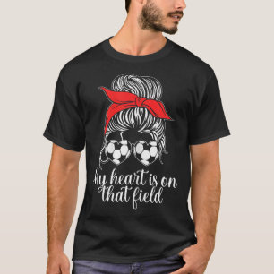 Mein Herz ist auf diesem Feld Fußball-Mama T-Shirt