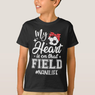 Mein Herz ist auf diesem Fußballfeld Nani Oma T-Shirt