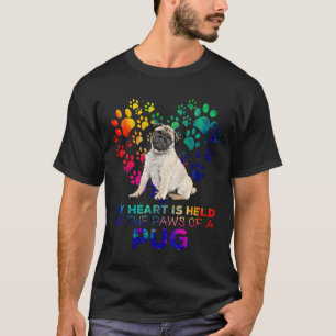 Mein Herz wird von den Pfoten eines Mops gehalten T-Shirt