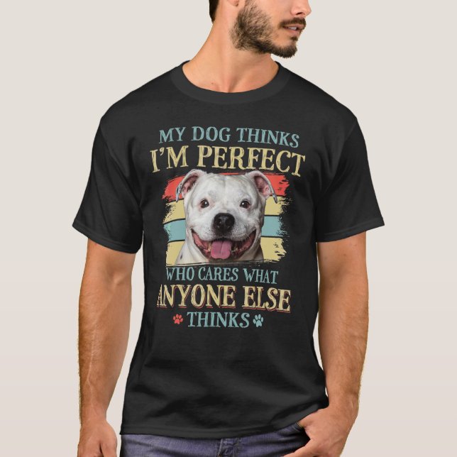 Mein Hund denkt, ich bin perfekt Staffy Bull Dog R T-Shirt (Vorderseite)