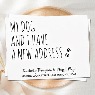 Mein Hund und ich haben eine neue Adresse Hund bew Ankündigungspostkarte