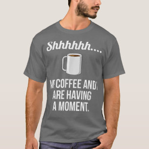 Mein Kaffee und ich haben einen Moment lustigen Ka T-Shirt