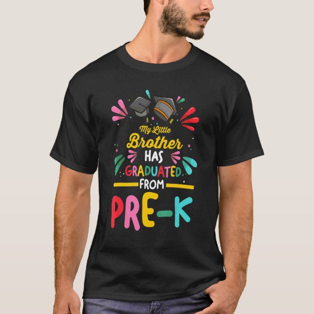 Mein kleiner Bruder hat einen Abschluss von Pre-K  T-Shirt (Vorderseite)