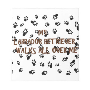 Mein Labrador geht auf mich zu Notizblock