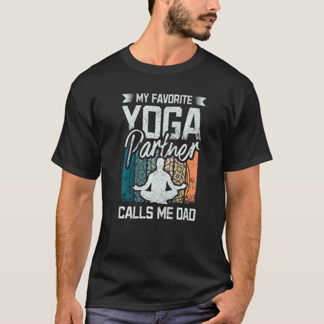 Mein Lieblings-Yoga-Partner nennt mich Papa T-Shirt (Vorderseite)
