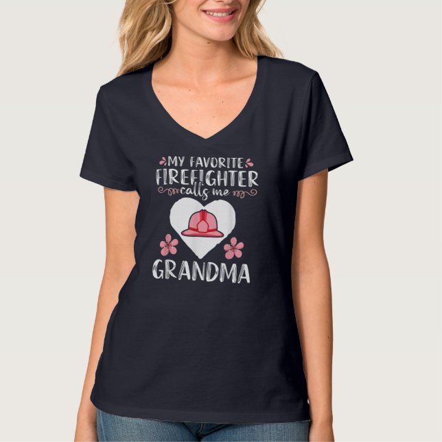 Mein Lieblingsfeuerwehrmann nennt mich Oma Mama Wo T-Shirt (Vorderseite)