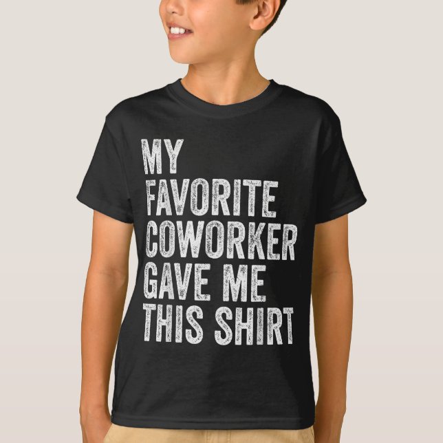 Mein Lieblingskollege gab mir diesen Mitarbeitervo T-Shirt (Vorderseite)