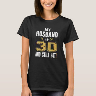 Mein Mann ist 30 und immer noch heiße 30. Geburtst T-Shirt