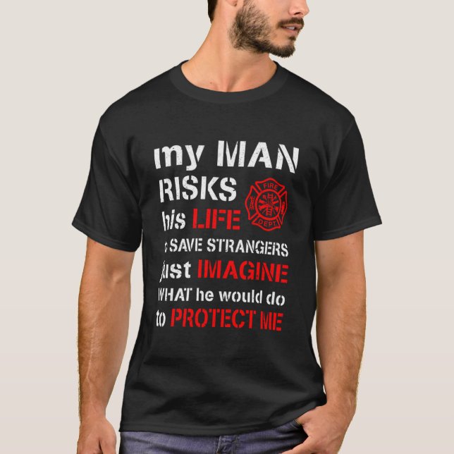 Mein Mann riskiert seine lebenslange Feuerwehrfrau T-Shirt (Vorderseite)
