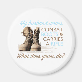Mein Mann trägt Kampfstiefel Magnet