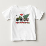 Mein Niedlicher Farm-Traktor zu Weihnachten Baby T-shirt<br><div class="desc">Mein First Christmas Niedlich Farm Tractor Baby T - Shirt Christmas Baby Baby Baby Baby Baby Baby Baby Baby Baby Baby Baby T - Shirt zeigt den Text "Mein erstes Weihnachten" in modernen Drehbüchern mit einem Traktor, der einen Trailer mit einem Weihnachtsbaum zieht. Perfektes Weihnachtsgeschenk für ein kleines Mädchen oder...</div>