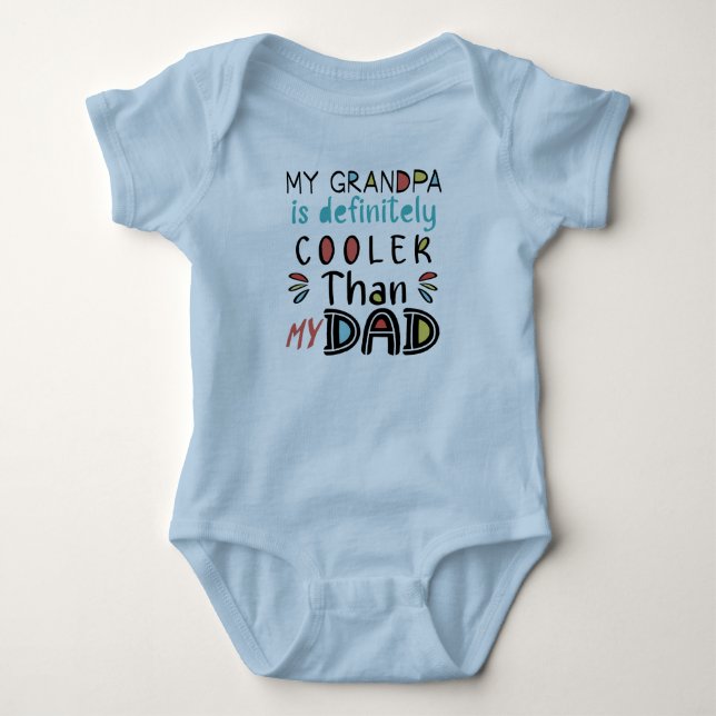 Mein Opa ist definitiv Cooler als mein Vater Baby Strampler (Vorderseite)