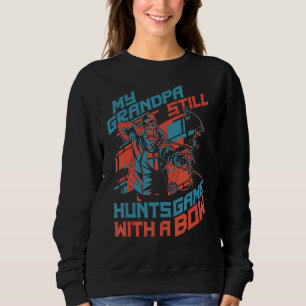 Mein Opa jagt noch immer ein Spiel mit einem Bogen Sweatshirt