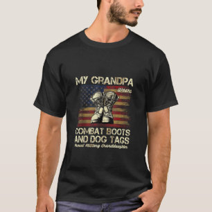 Mein Opa trägt Kampfstiefel und Hundemarken Männer T-Shirt