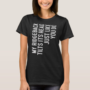 Mein Ridgeback neigt seinen Kopf-Ridgeback-Besitze T-Shirt