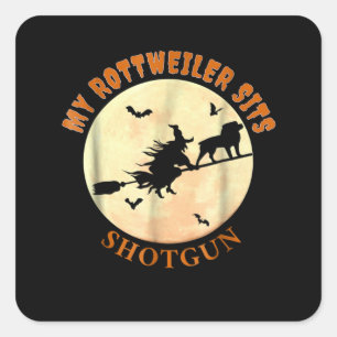Mein Rottweiler sitzt mit Shootgun Quadratischer Aufkleber