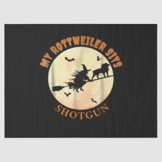 Mein Rottweiler sitzt mit Shootgun Seidenpapier