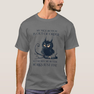 Mein schöner Knopf ist außer Ordnung, aber mein  T-Shirt