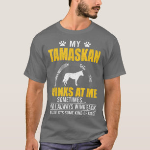Mein Tamaskan Winks bei mir Dog Owner T-Shirt