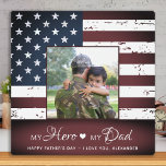 Mein Vater Armee Personalisiertes Foto Fotoplatte<br><div class="desc">"Mein Held ❤️ mein Vater"! Überraschen Sie Ihre Lieblingsarmee oder militärischen Papa mit dieser super personalisierten Army Papa Foto Plakette an diesem Tag Väter. Personalisieren Sie mit Ihrem bevorzugten Foto, Ihrer Nachricht und Ihrem Namen. Dieses Tagegeschenk für die Väter der Armee wird von allen Söhnen und Töchtern der Militärarmee, Militärfamilien...</div>
