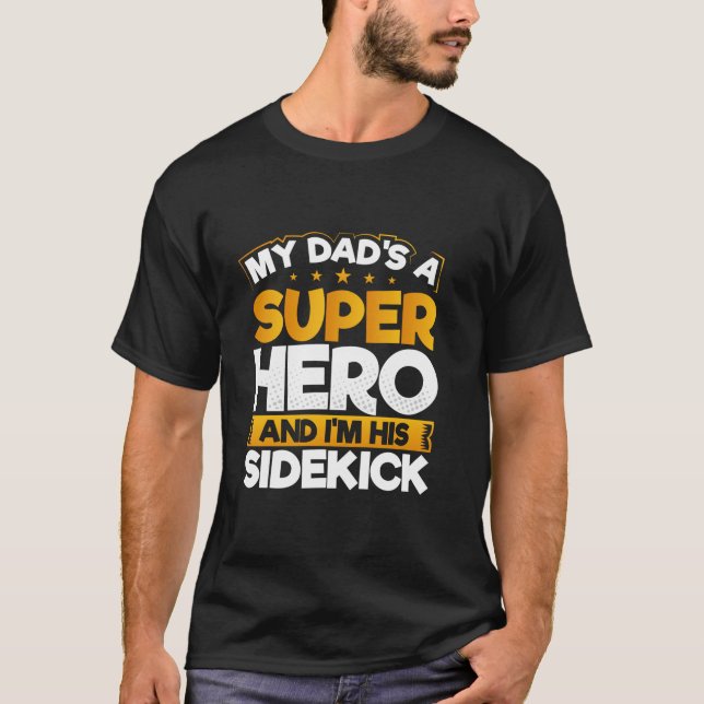 Mein Vater ist ein Superheld und ich bin sein Side T-Shirt (Vorderseite)