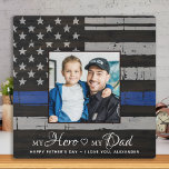 Mein Vater Polizeibeamter Foto zum Tag der Toten Fotoplatte<br><div class="desc">"Mein Held ❤️ mein Vater"! Überraschen Sie Ihren Lieblings-Polizeibeamten und Papa mit dieser super personalisierten Polizei Papa Foto Plakat heute Väter Tag. Personalisieren Sie mit Ihrem bevorzugten Foto, Ihrer Nachricht und Ihrem Namen. Besuchen Sie unsere Sammlung für die besten Polizisten Vater Väter Tagesgeschenke und Polizei Väter Tagesgeschenke von Kindern ....</div>