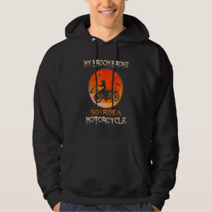 Mein Zimmer brach, also fuhr ich mit einem Motorra Hoodie