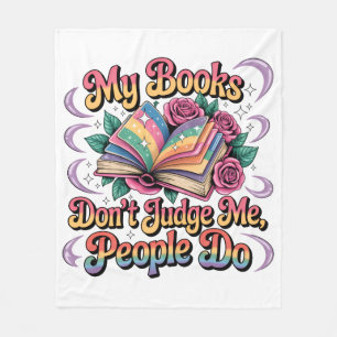 Meine Bücher beurteilen mich nicht... Fleecedecke